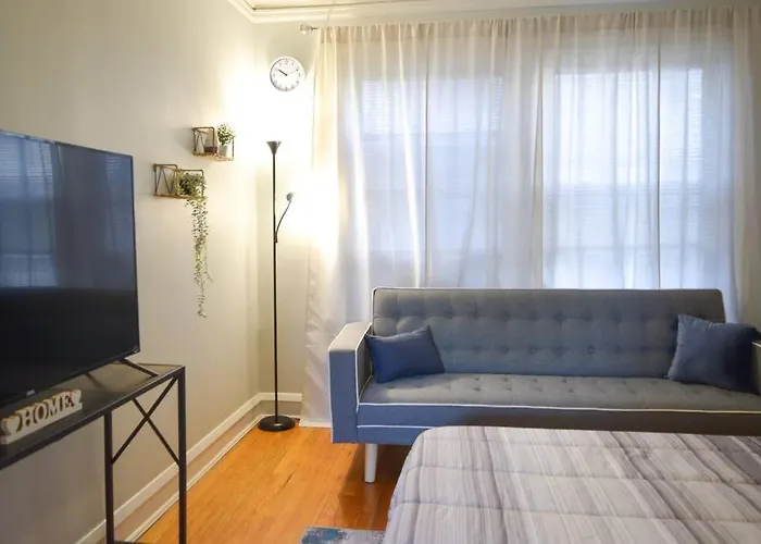 Prime Location W/ Historic Charm Near Shops &parks Chicago