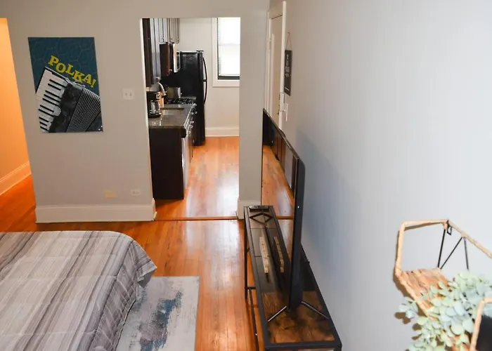 Apartment Prime Location W/ Historic Charm Near Shops &parks *