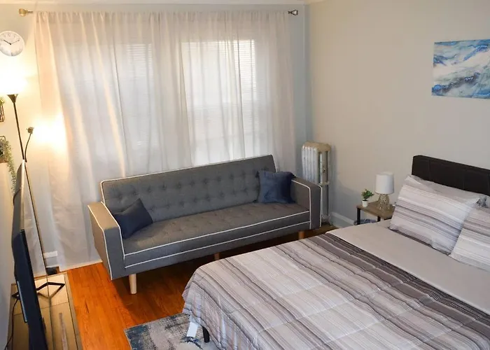 Prime Location W/ Historic Charm Near Shops &parks Chicago