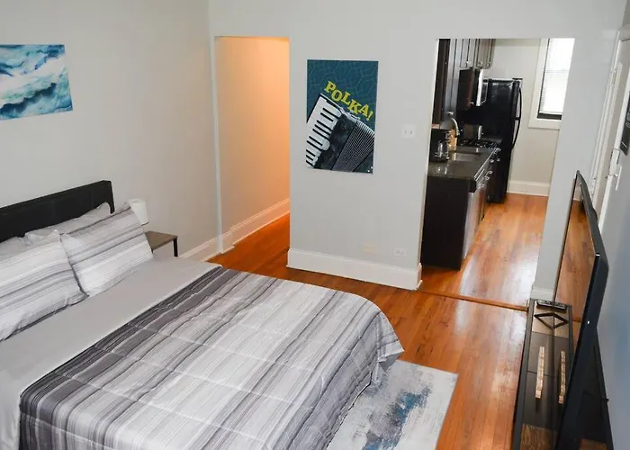 Prime Location W/ Historic Charm Near Shops &parks * Chicago